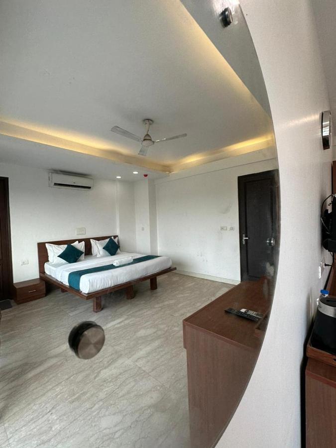 Hotel The Imperio New Delhi Exterior photo