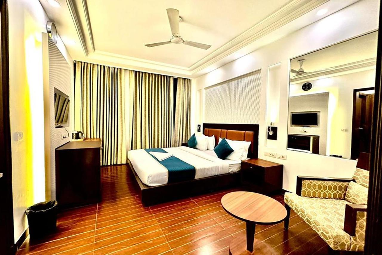 Hotel The Imperio New Delhi Exterior photo